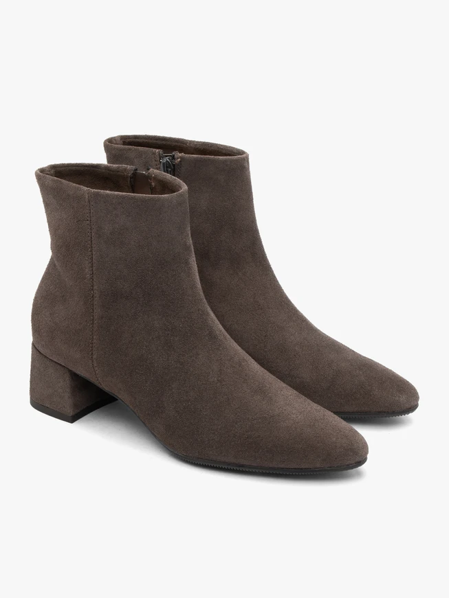 Stöckelschuhe aus braunem Veloursleder