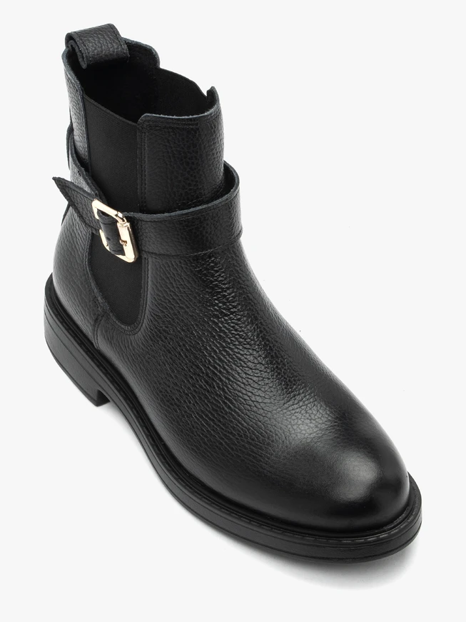 Schwarze Leder-Slingbacks mit Schnalle