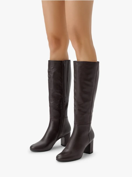 Kastanienbraune Lederstiefel mit Stiletto-Absatz