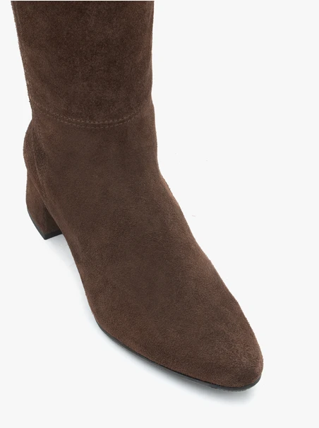 Braune Velourslederstiefel mit Stilettoabsatz