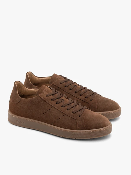 Braune Velours-Sporthalbschuhe