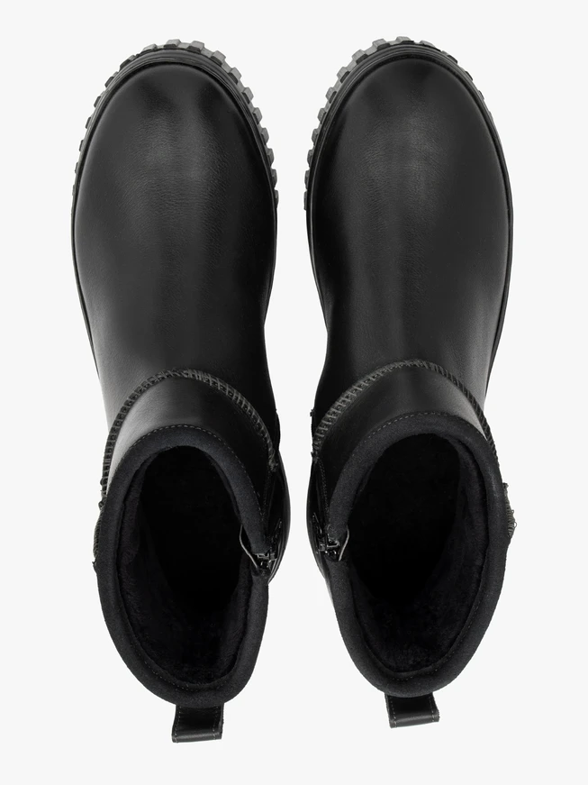 Schwarze kurze Schneestiefel