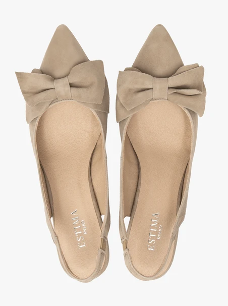 Beigefarbene Slingback-Pumps mit Schleife