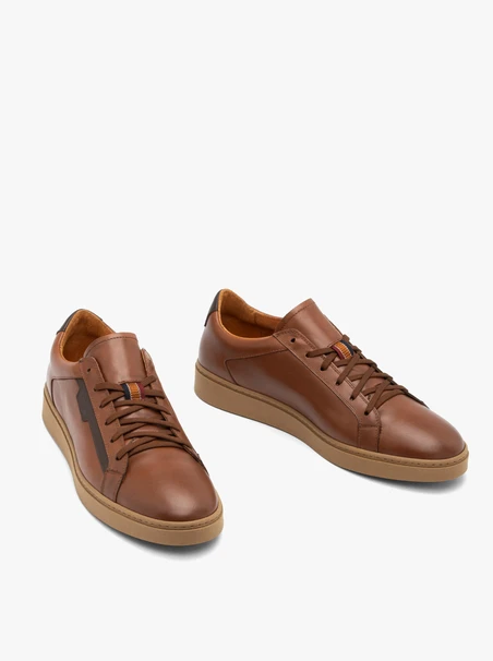 Braune sportliche Schnürhalbschuhe