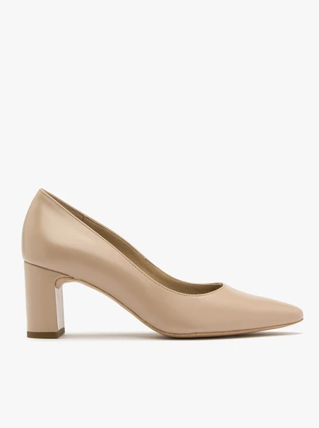 Beigefarbene Pumps mit Stilettoabsatz