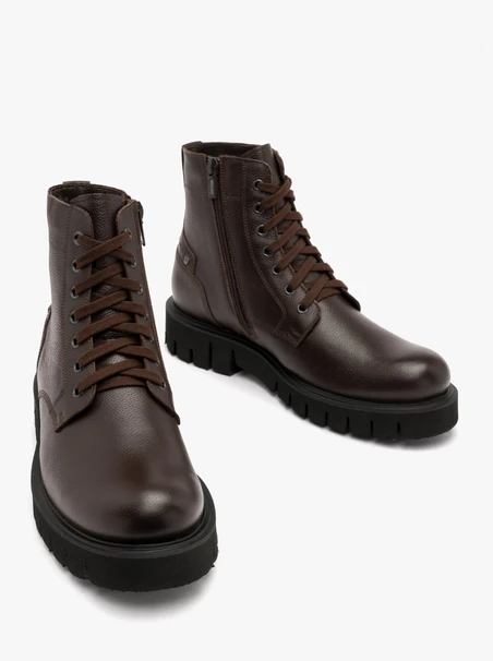 Braune Herrenstiefel mit Traktorschaft