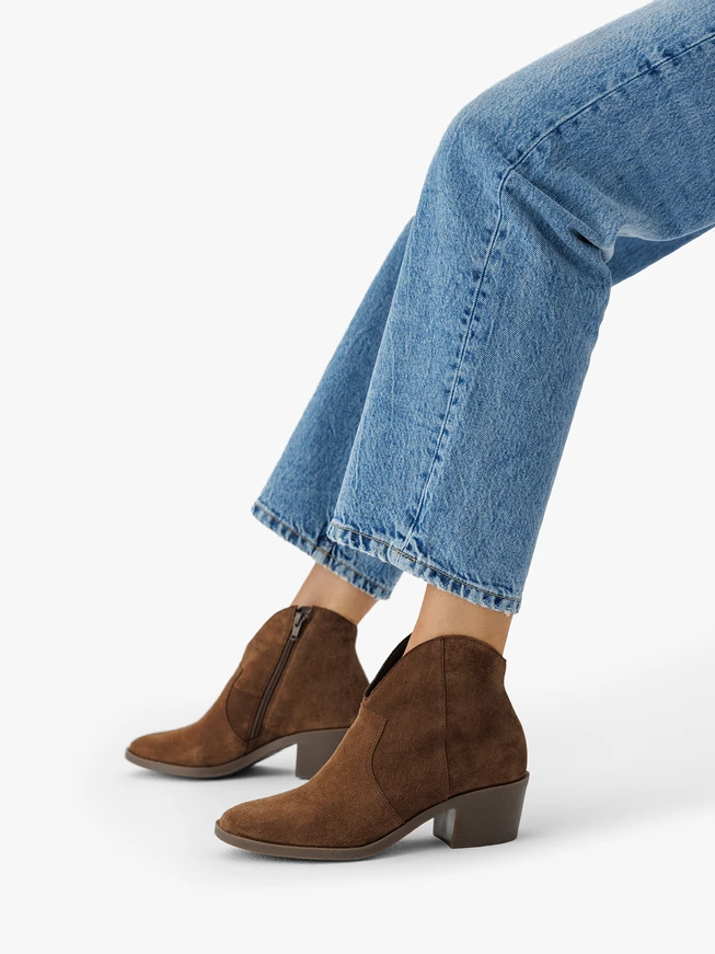 Braune Velourslederstiefel