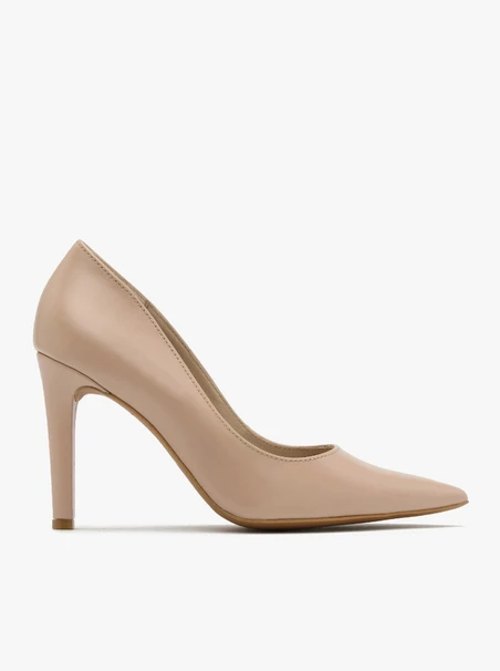 Beigefarbene hochhackige Pumps