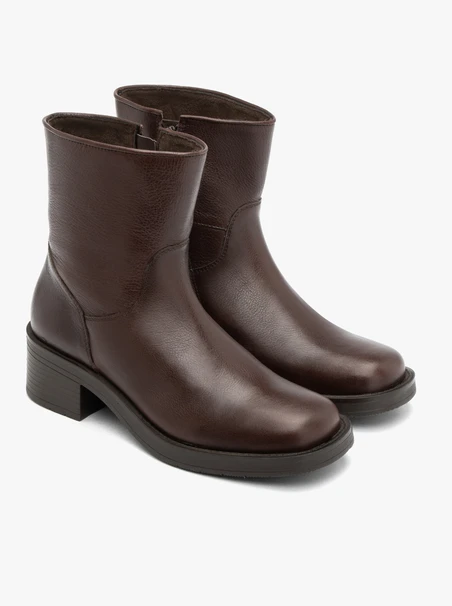 Braun genarbte Lederstiefel