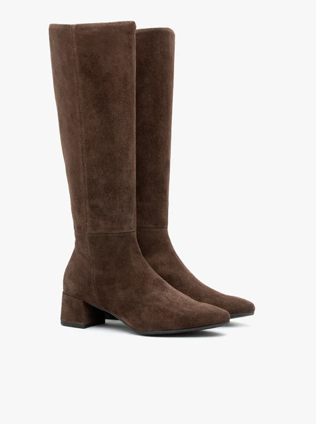 Braune Velourslederstiefel mit Stilettoabsatz