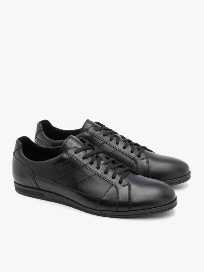 Schwarze lässige Halbschuhe