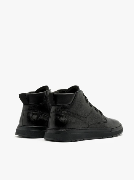 Schwarzer Herrensneaker