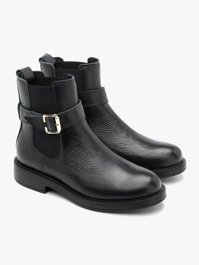 Schwarze Leder-Slingbacks mit Schnalle
