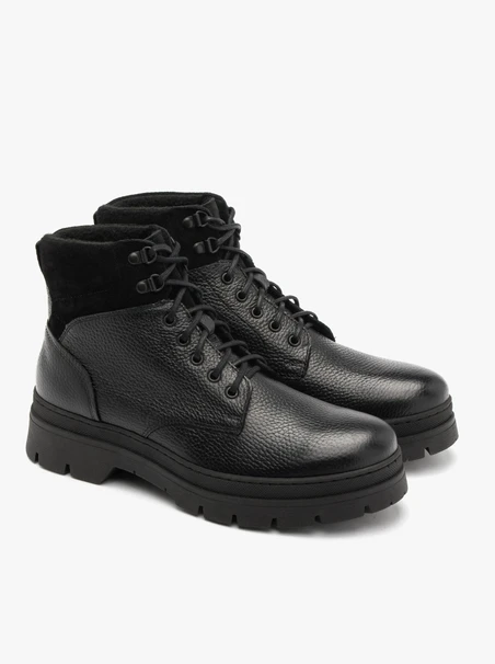 Schwarzer Herrensneaker