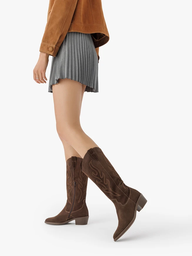 Dunkelbraune Cowboystiefel aus Leder