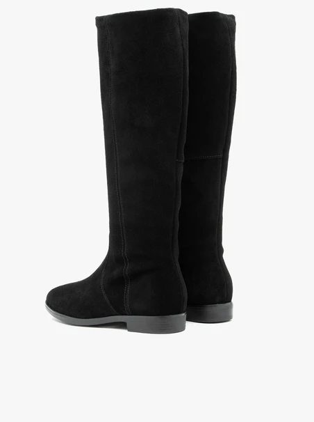 Flache Stiefel aus schwarzem Veloursleder