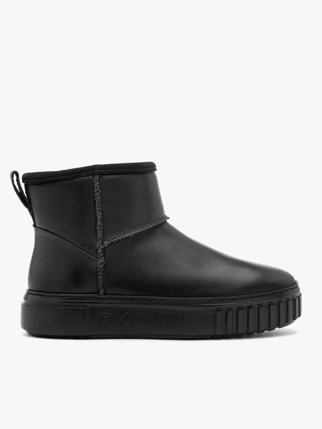 Schwarze kurze Schneestiefel