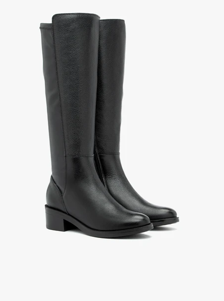 Schwarze, höher genarbte Lederstiefel