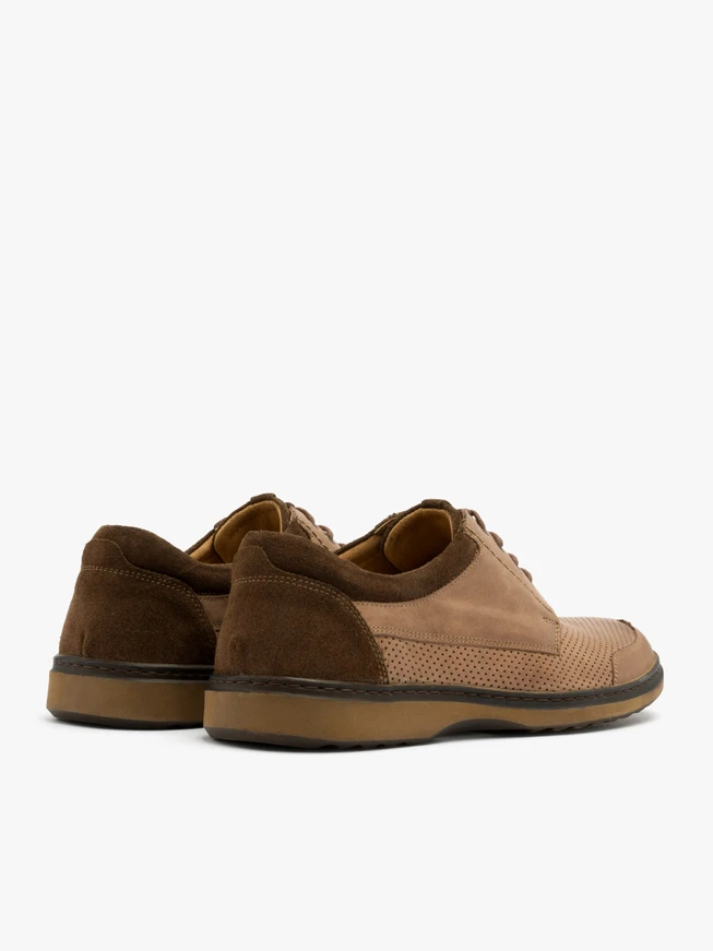 Braune Halbschuhe mit dekorativer Perforation
