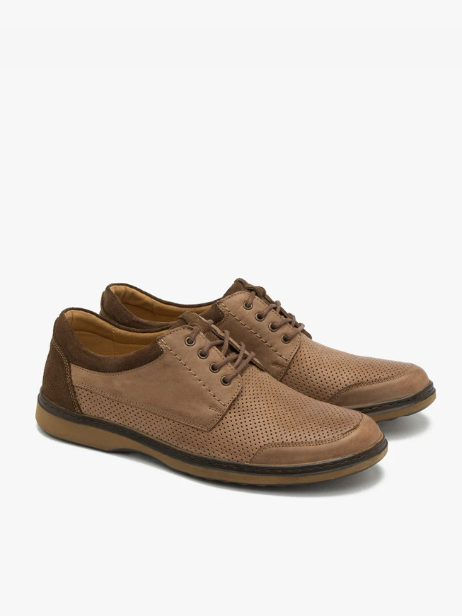 Braune Halbschuhe mit dekorativer Perforation