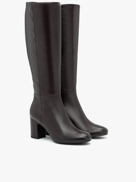 Kastanienbraune Lederstiefel mit Stiletto-Absatz