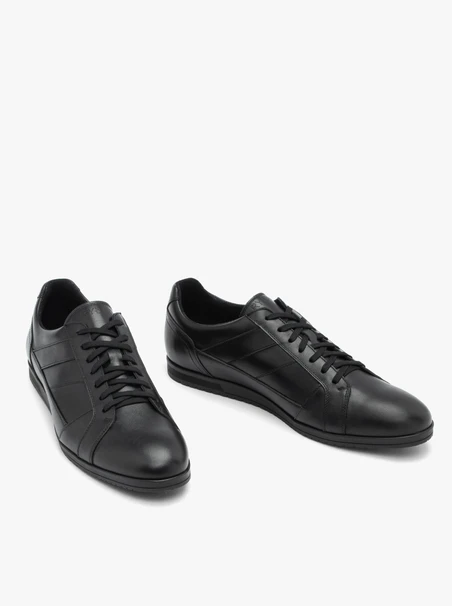 Schwarze lässige Halbschuhe