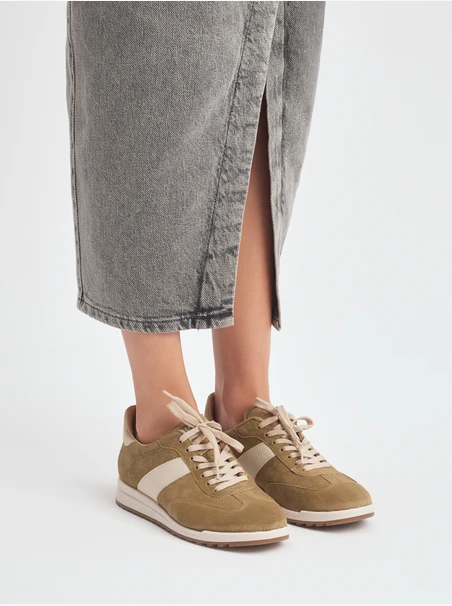 Olivfarbene Schnürhalbschuhe für Damen