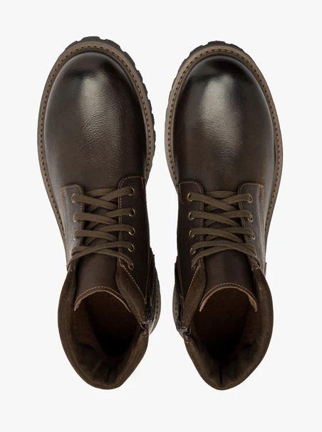 Dunkelbraune Herrenstiefel mit leichter Sohle