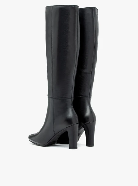Schwarze hochhackige Stiefel aus genarbtem Leder