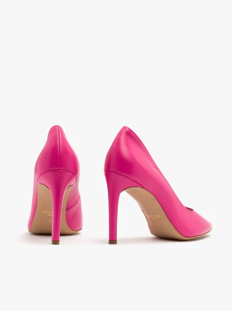 Fuchsiafarbene hochhackige Pumps