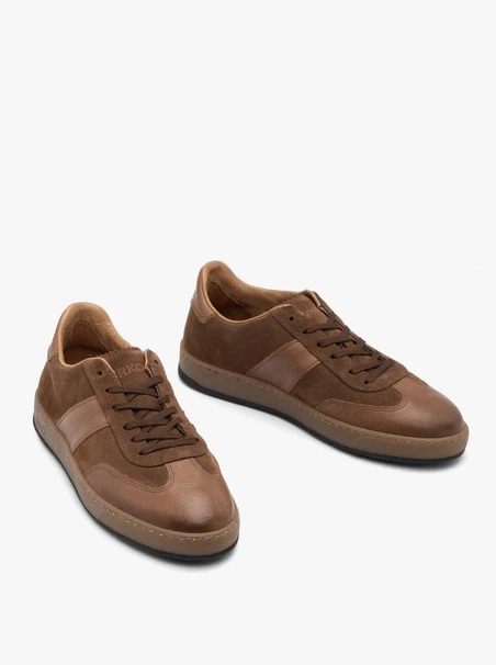Braune Herren-Schnürsenkel-Sporthalbschuhe