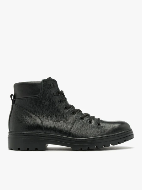 Schwarze Herrenstiefel mit leichter Sohle