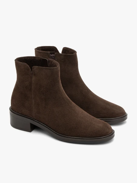 Dunkelbraune Stiefel mit Absatz aus Veloursleder
