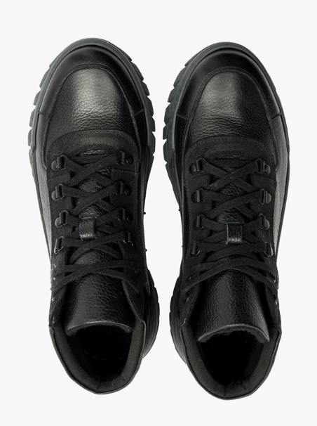 Schwarze Herren-Turnschuhe mit zweifarbiger Sohle