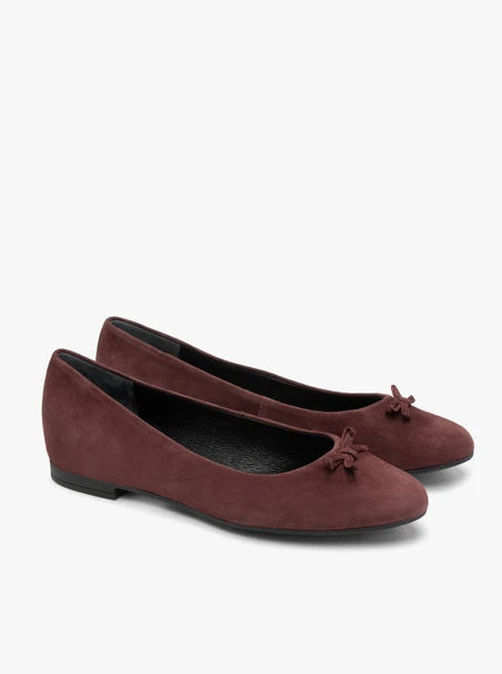 Kastanienbraune Velours-Ballerinas mit Schleife