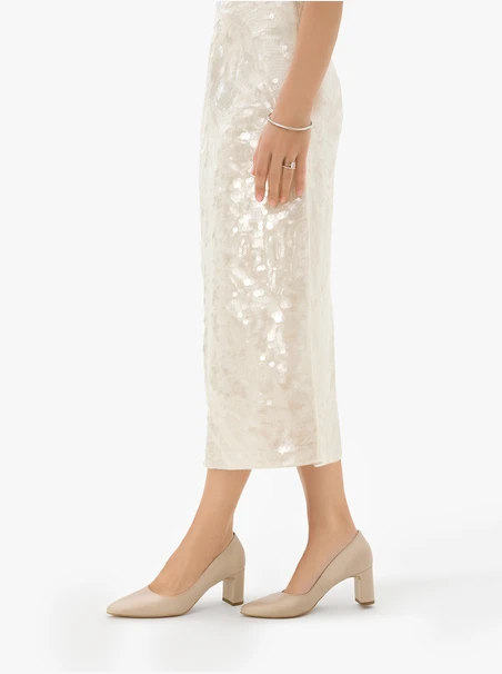 Beigefarbene Pumps mit Stilettoabsatz