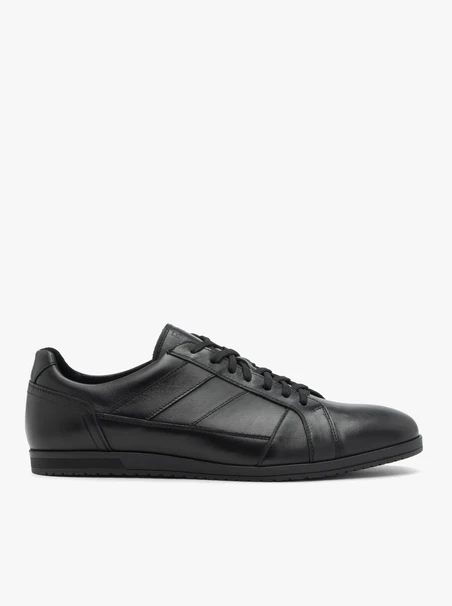 Schwarze lässige Halbschuhe