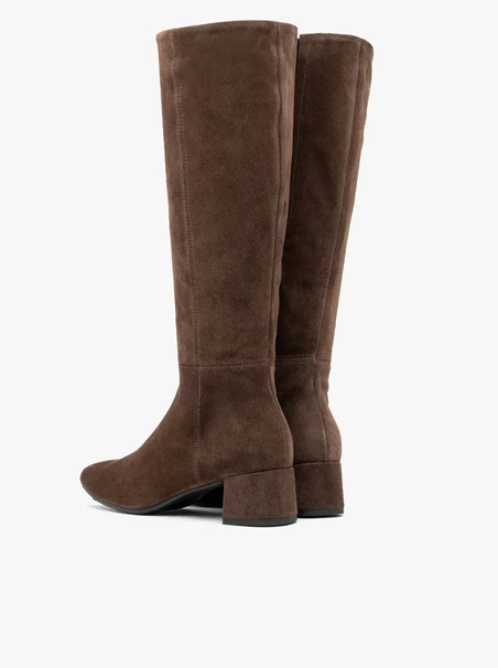 Braune Velourslederstiefel mit Stilettoabsatz