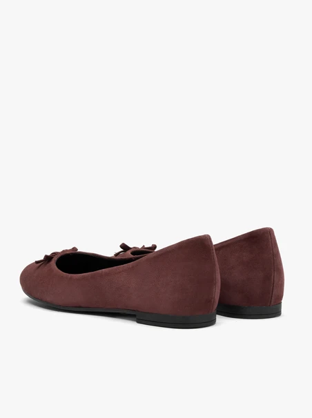 Kastanienbraune Velours-Ballerinas mit Schleife