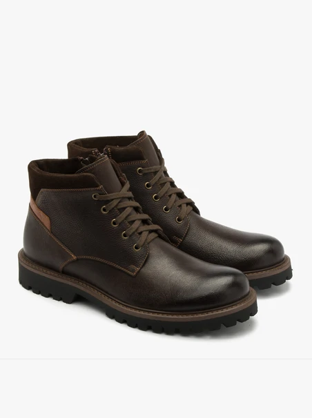 Dunkelbraune Herrenstiefel mit leichter Sohle