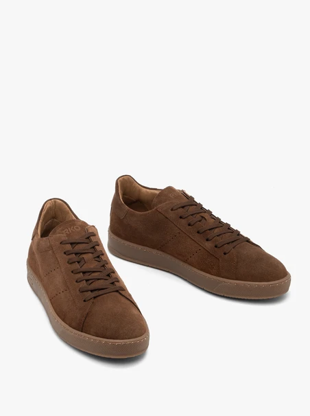 Braune Velours-Sporthalbschuhe