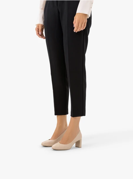 Beigefarbene Pumps mit Stilettoabsatz