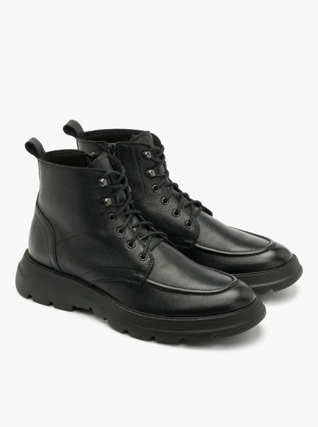 Schwarze Herrenstiefel mit leichter Sohle