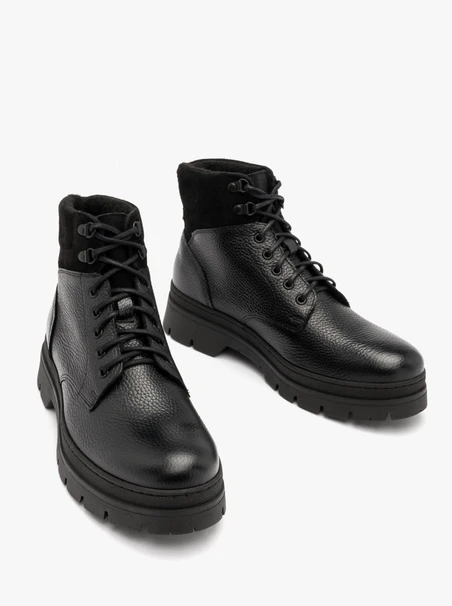 Schwarzer Herrensneaker