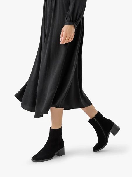 Schwarze klassische Velourslederstiefel