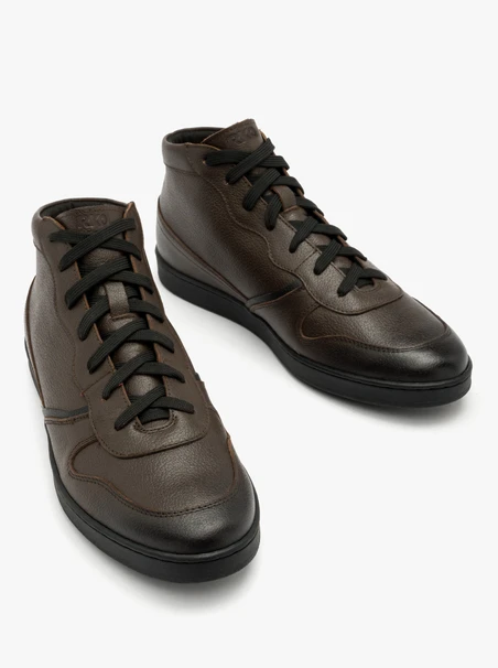 Braune Herrenstiefel
