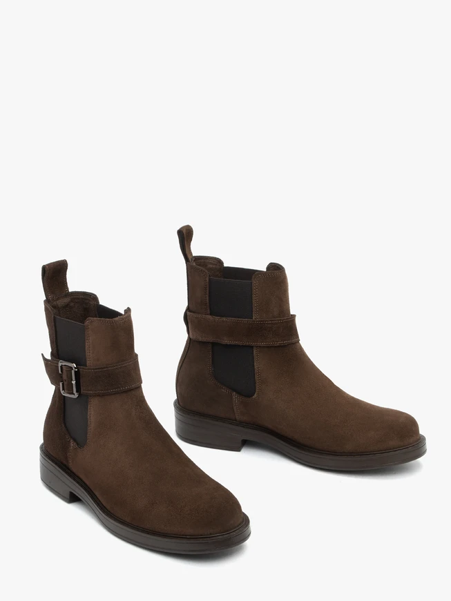 Braune isolierte Veloursleder-Pantoffeln
