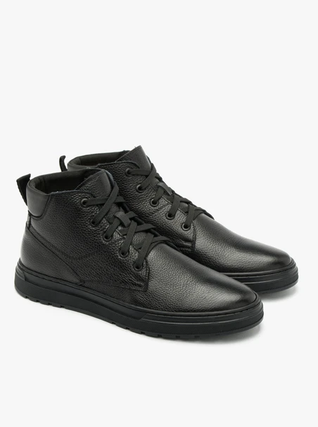 Schwarzer Herrensneaker