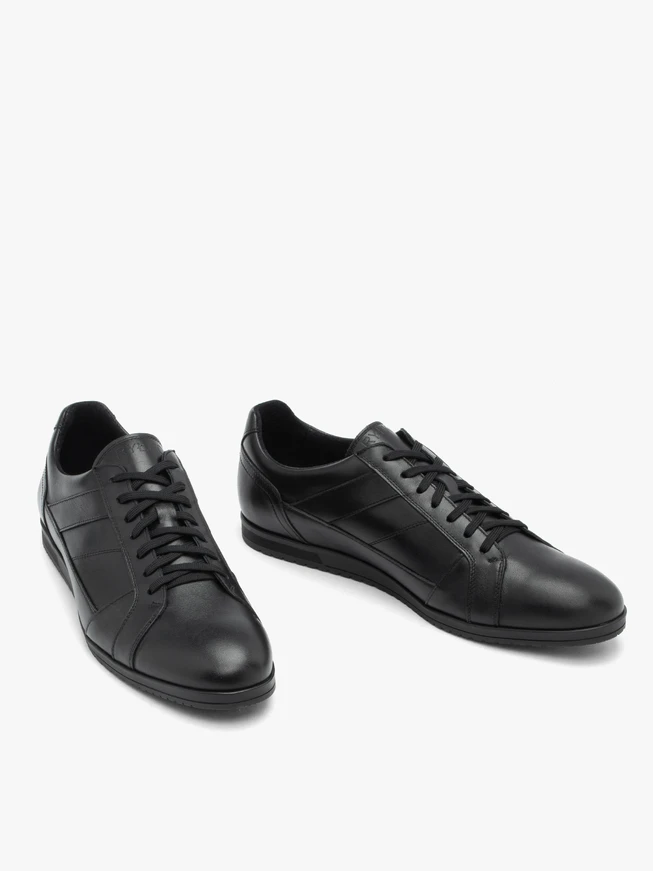 Schwarze lässige Halbschuhe