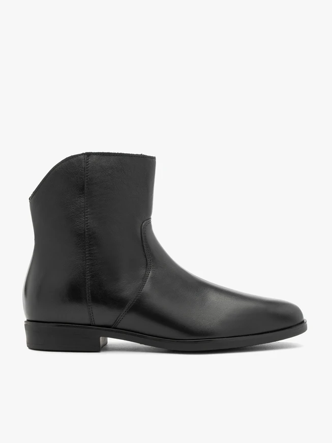Schwarze kurze Cowboystiefel